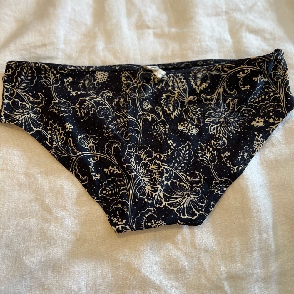 American Eagle Outfitters Black and Cream Bandeau Intimates. Size Med. - Picture 12 of 15